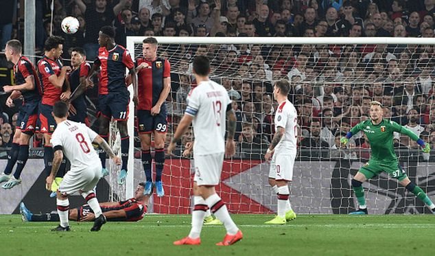 Милан в безумном матче одержал победу над Дженоа