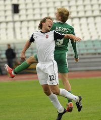 Безус против Милько, фото А. Ковалева, Football.ua