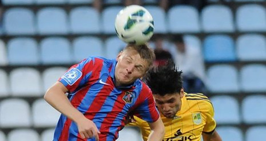 Владимир Гоменюк против Эдмара. © Илья Хохлов, Football.ua